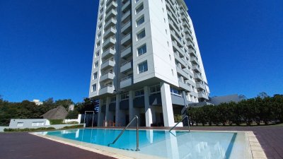 Apartamento en venta de un dormitorio sobre Roosevelt - Punta del Este