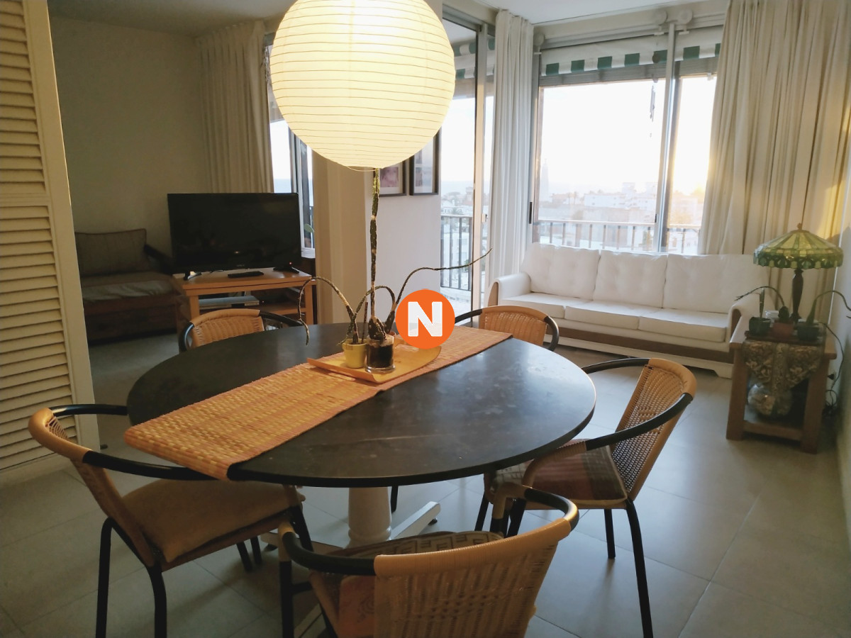 Apartamento Ref.221077 - Apartamento en venta de dos dormitorios en Punta del Este. Con balcón - terraza