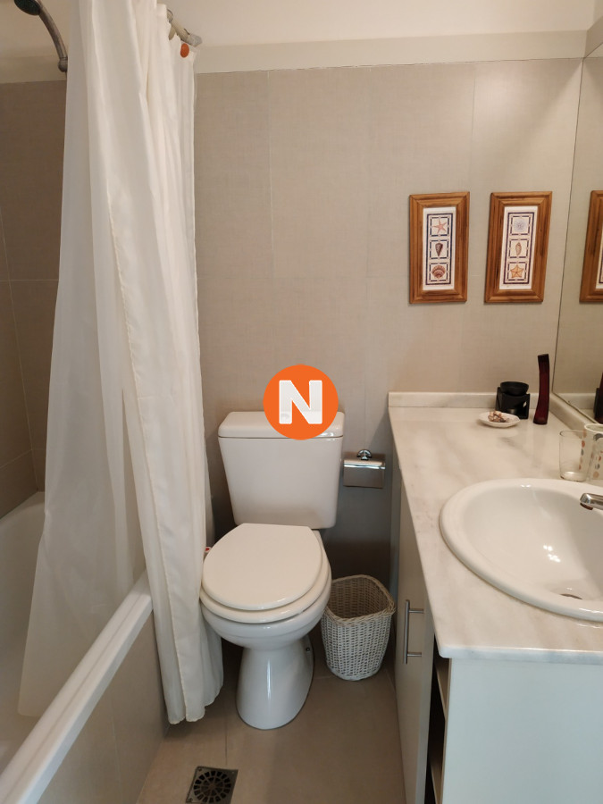 Apartamento Ref.221077 - Apartamento en venta de dos dormitorios en Punta del Este. Con balcón - terraza
