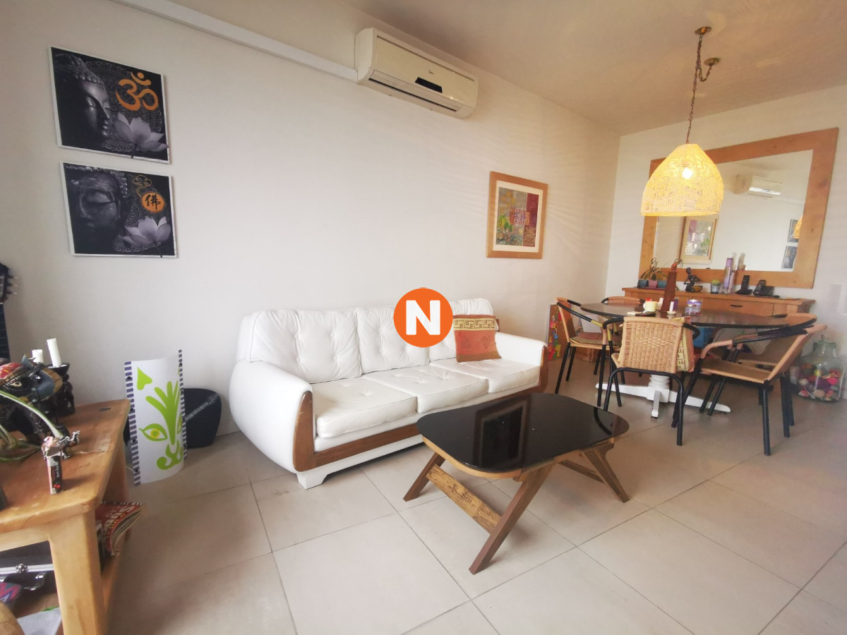 Apartamento Ref.221077 - Apartamento en venta de dos dormitorios en Punta del Este. Con balcón - terraza