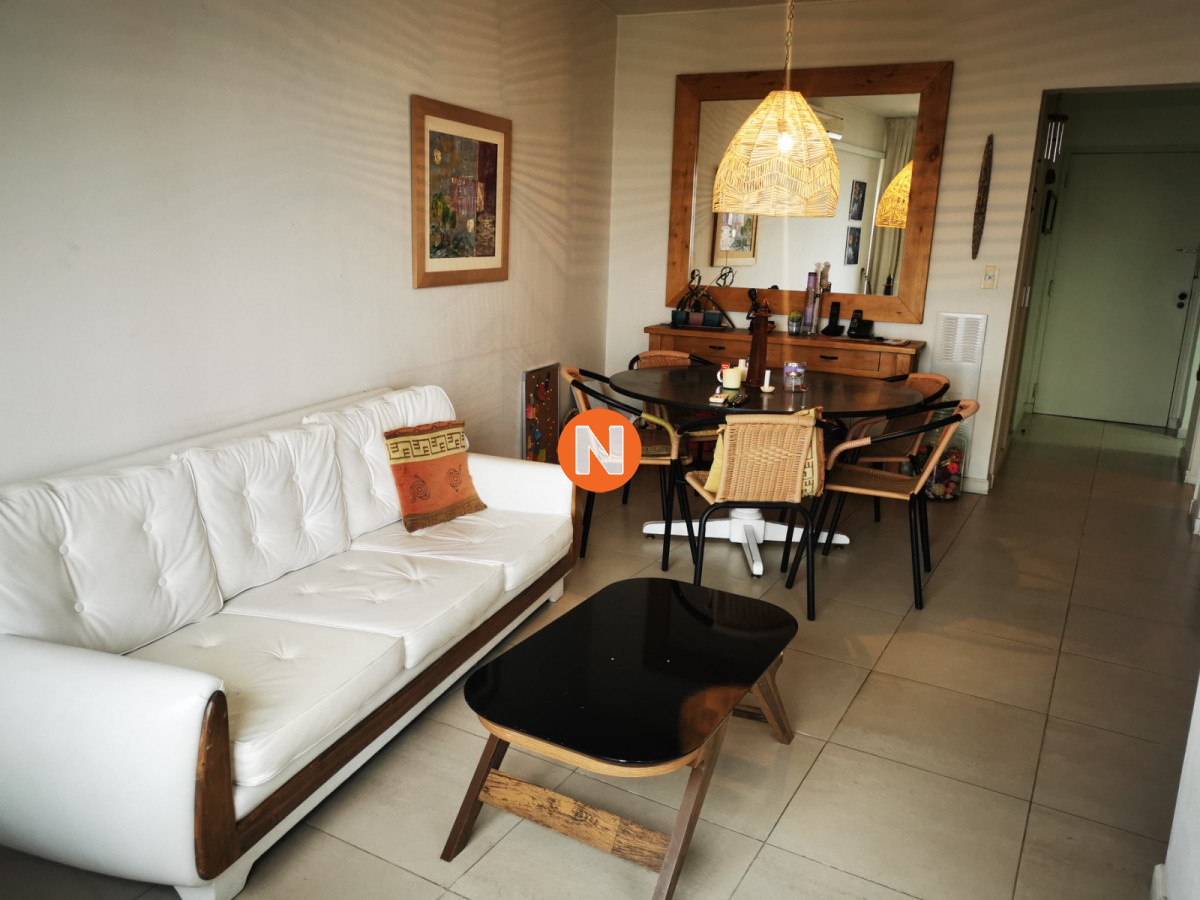 Apartamento Ref.221077 - Apartamento en venta de dos dormitorios en Punta del Este. Con balcón - terraza