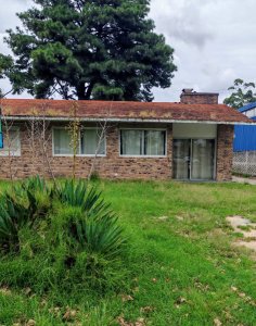 casa apta para comercio sobre  avenida 