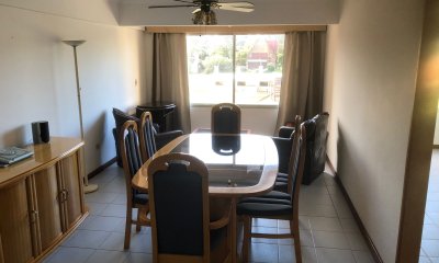 Apto. venta en Punta del Este - Un dormitorio y medio, frente al mar.