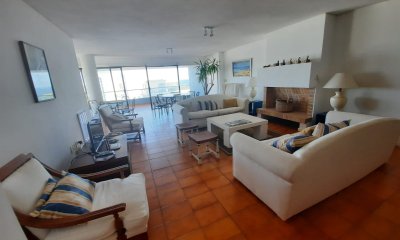 Apartamento en venta, tres dormitorios, Punta del Este - Zona: Península