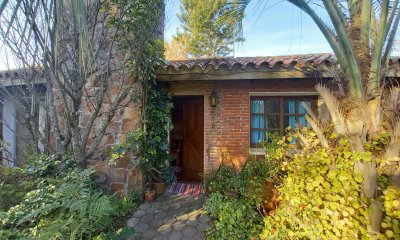 Casa en venta en barrio semi privado - Altos del Pinar- Maldonado