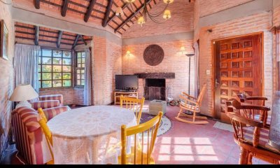 casa en venta  a 500 mts de playa mansa  pinares