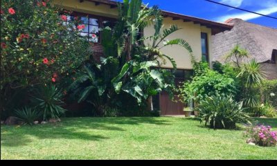 Casa en venta en Mansa, cuatro dormitorios y amplio jardín - Punta del Este