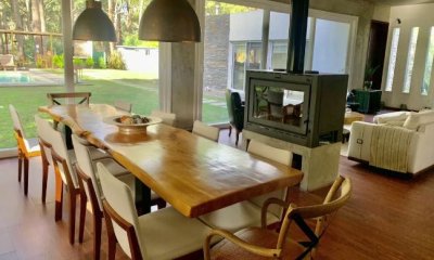 casa  diseñada impecable  en venta  Barrio semi-privado  Montoya punta del Este