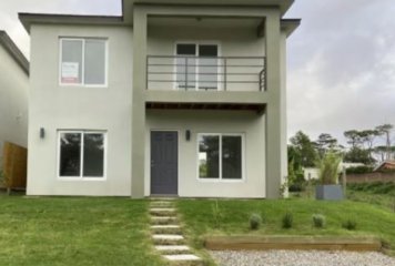 casa en venta  proxima  al mar punta del este  a estrenar
