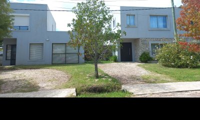 Casa en Venta -  5 DORMITORIOS en Pinares, Punta del este