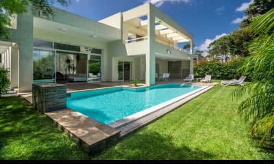 Casa en venta  a estrenar  barrio privado Mansa Punta del este