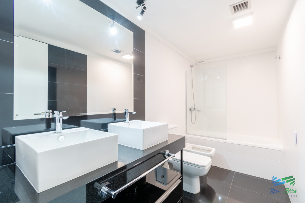 Apartamento ID.4856 - Apartamento de tres dormitorios en venta Art Tower Punta del Este