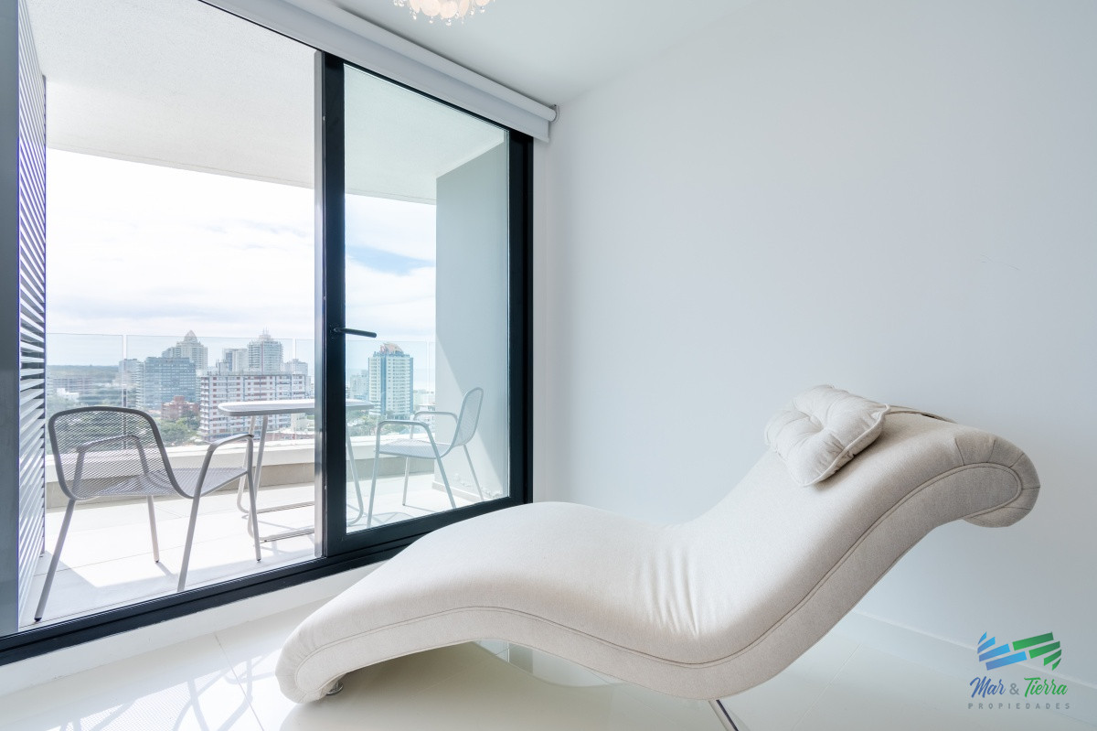 Apartamento ID.4856 - Apartamento de tres dormitorios en venta Art Tower Punta del Este