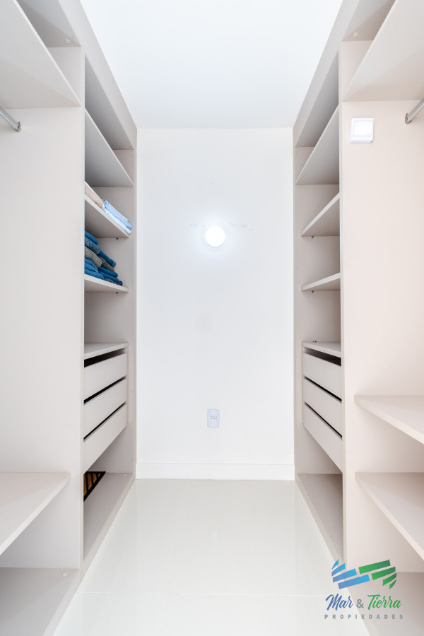 Apartamento ID.4856 - Apartamento de tres dormitorios en venta Art Tower Punta del Este