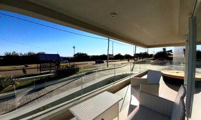 Venta Apartamento primera Línea playa Mansa de 3 dormitorios y Servicio - Ref : EQP5262