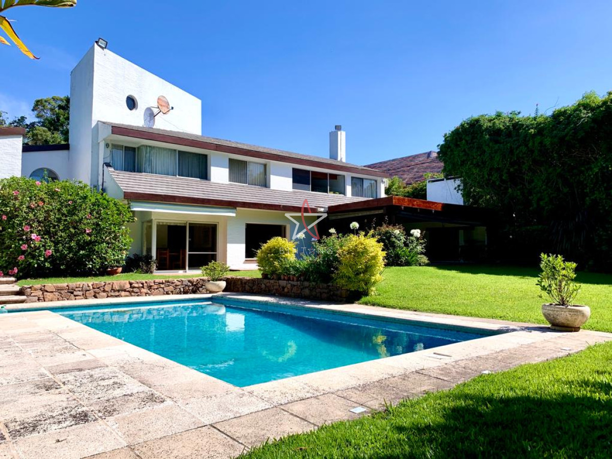 espléndida casa de tres dormitorios y piscina en rincon del indio punta del este - btg1508c