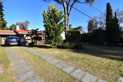 Casa en Venta Playa Mansa Punta del Este Reciclada cuatro dormitorios + Piscina