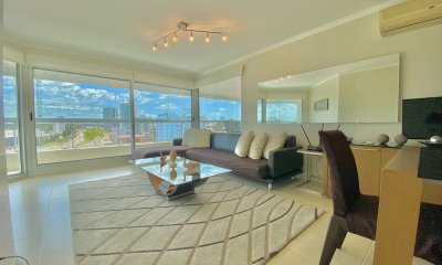Apartamento en Venta de tres dormitorios, Punta del Este