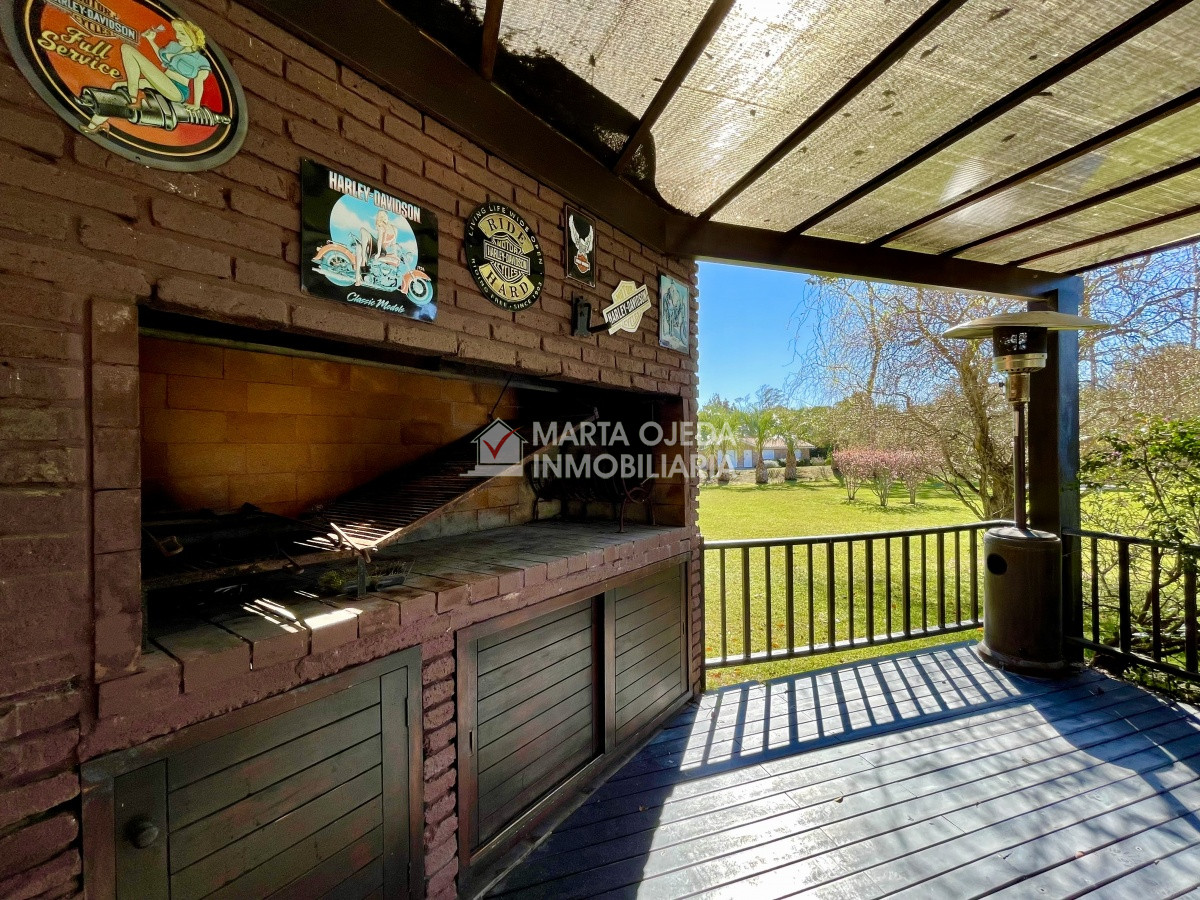 Casa ID.40655 - Espectacular casa en Playa Mansa con Pisicina