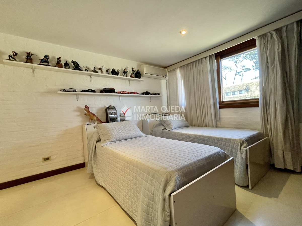 Casa ID.40655 - Espectacular casa en Playa Mansa con Pisicina
