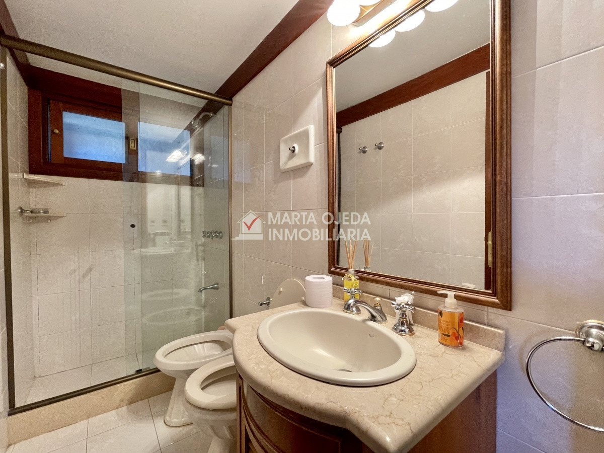 Casa ID.40655 - Espectacular casa en Playa Mansa con Pisicina