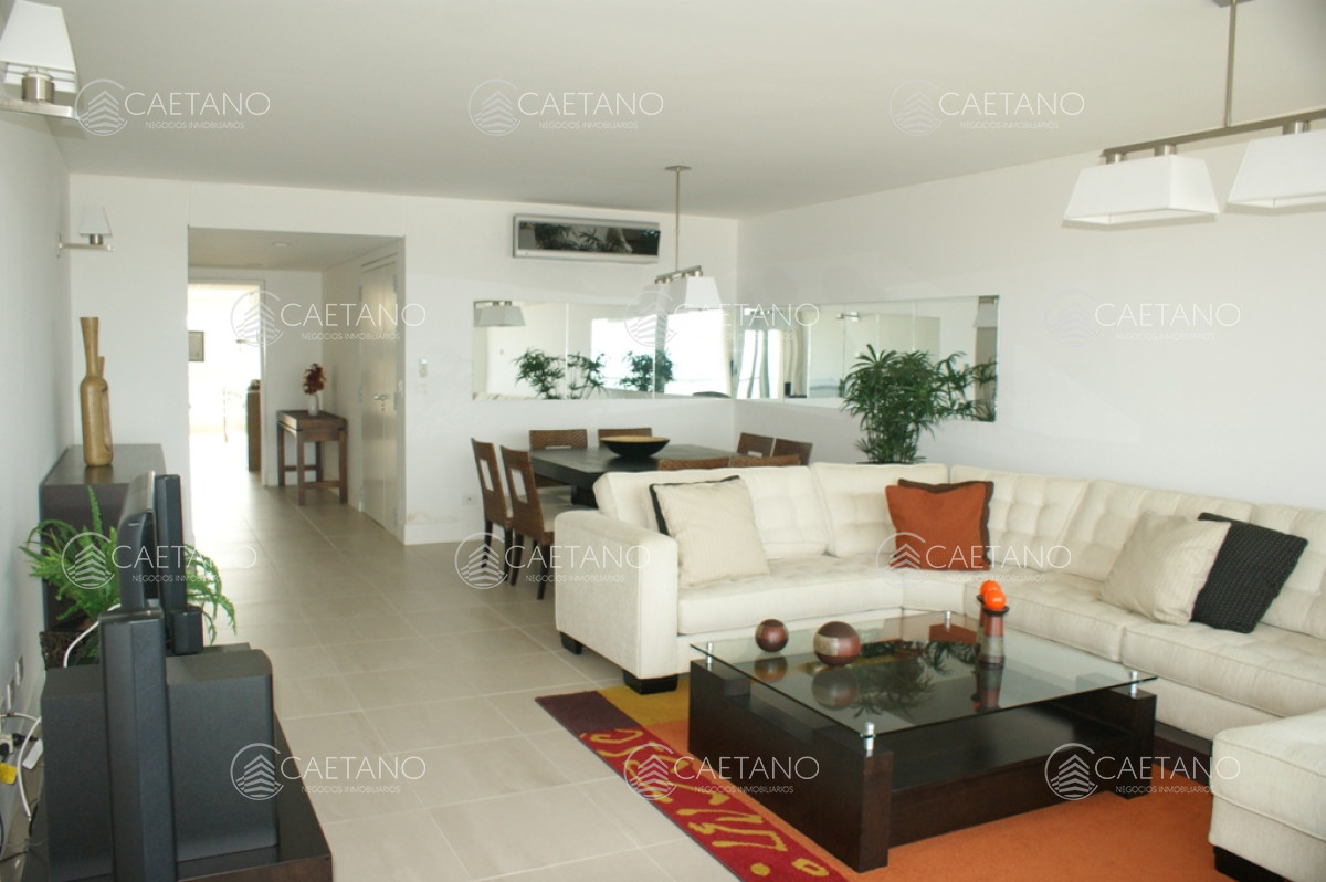 Alquiler de apartamento en Playa Brava. - DMC3926A