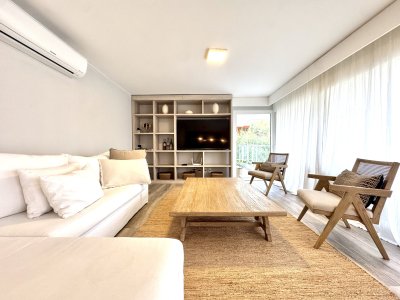 Espectacular Apartamento Duplex de Tres dormitorios en Venta en Barrio Golf