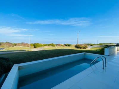 Penthouse en Venta Seis Dormitorios y Servicio Frente al Mar