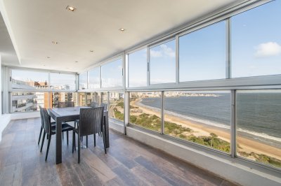 Penthouse Frente Al Mar - 5 Dormitorios en Venta 