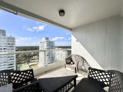 Apartamento En Venta en Punta del Este Avda. Roosevelt Reciclado