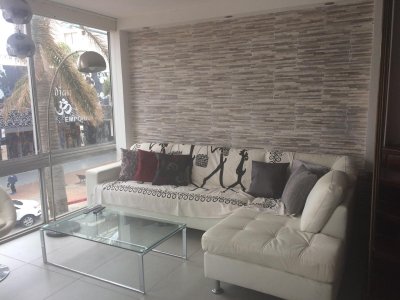 Apartamento de Tres Dormitorios en Península - Venta