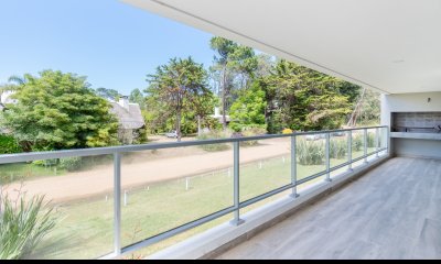Espectacular Apartamento Duplex de Tres dormitorios en Venta en Barrio Golf