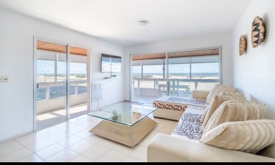 Venta Apartamento 3 dormitorios en primera línea de mar, Punta del Este.