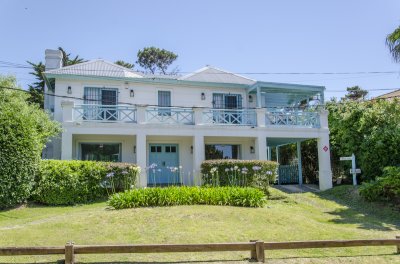Excelente casa en  Montoya venta y alquiler a 1 cuadra de la Playa 