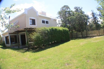 Casa en Alquiler de 4 dormitorios