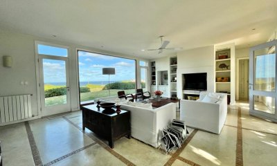 Casa Laguna Blanca en Venta Cinco Dormitorios Barrio Privado