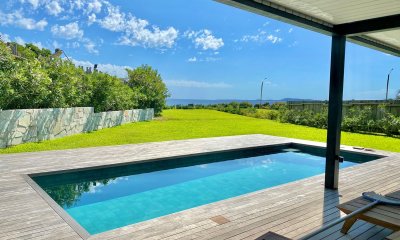 Casa de Cuatro dormitorios en frente al Mar en venta, Punta Ballena