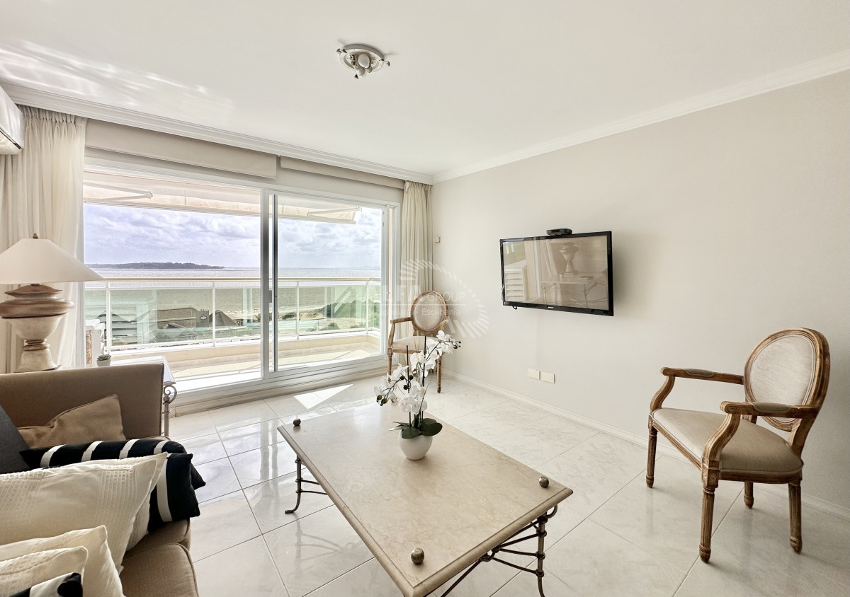 Apartamento ID.3675 - Apartamento en excelente torre frente a Playa Mansa en parada 5. Vista plena al mar e Isla de Gorriti