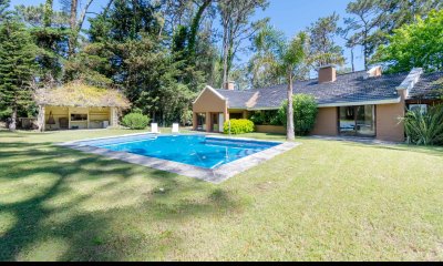 Buena casa en San Rafael de Cuatro Dormitorios con Pisicina