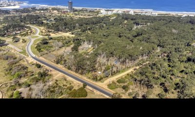 Lote en venta en Rincón del Indio, Punta del Este a metros de La Barra ideal para inversionistas, barrio privado o edificio.