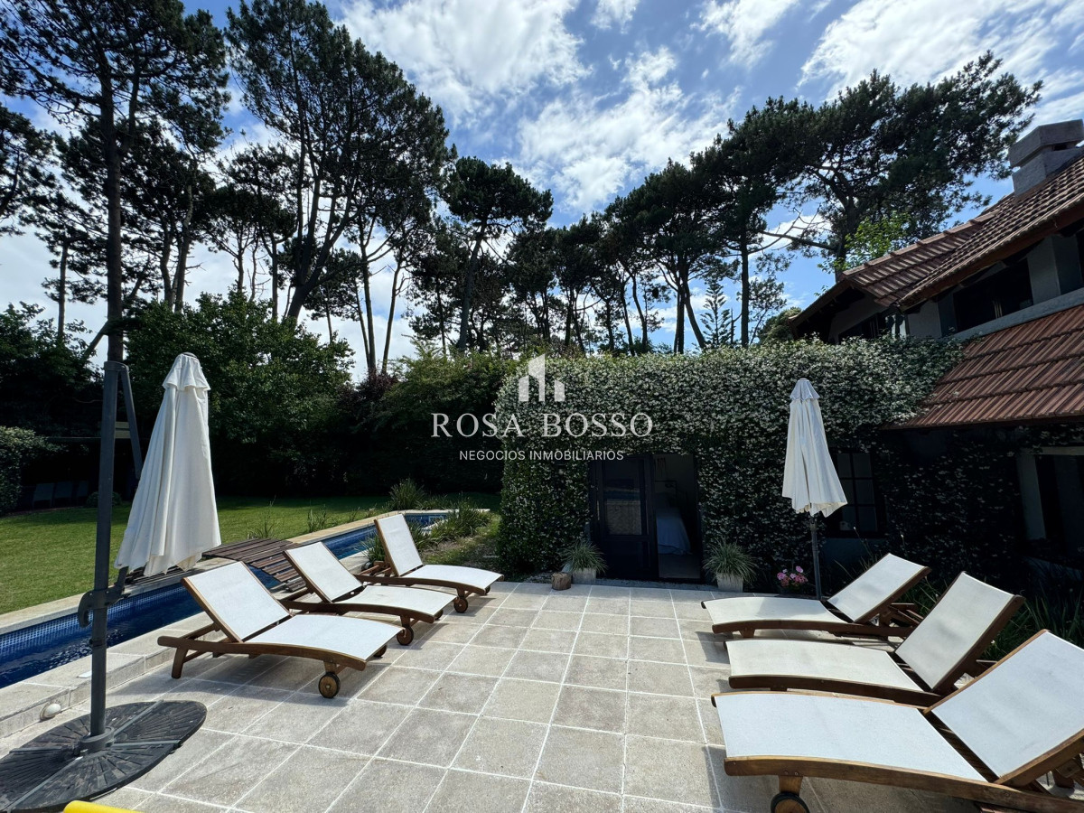 Apartamento ID.9133 - Casa Venta 5 dormitorios en Barrio Lugano, Punta del Este