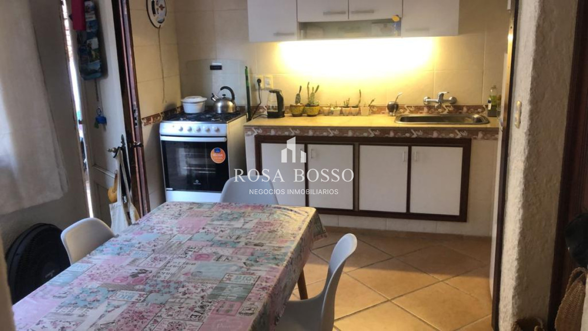 Apartamento ID.9131 - Venta Casa 5 Dormitorios con Piscina y Barbacoa en Lugano Punta del Este