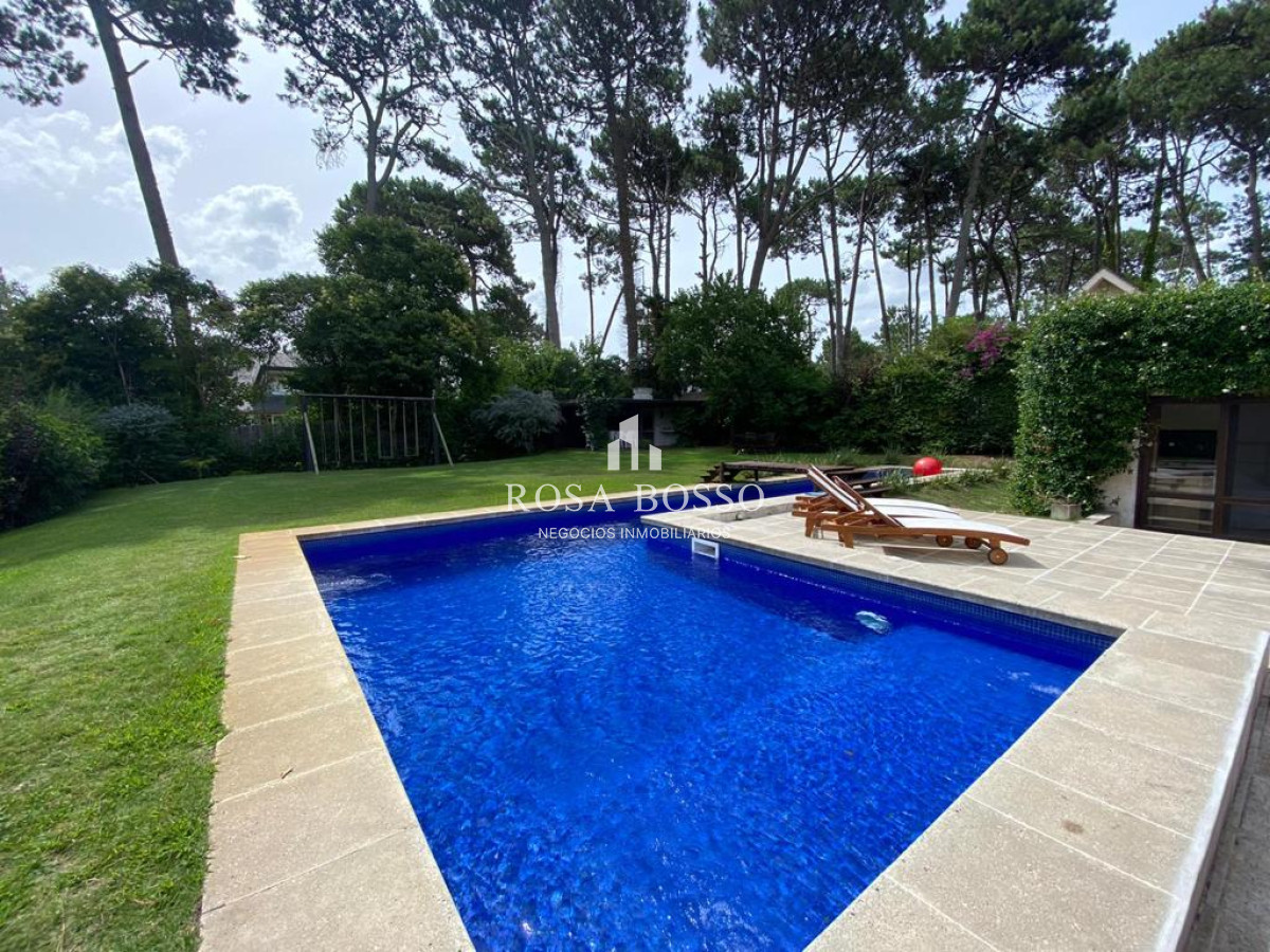Apartamento ID.9133 - Casa Venta 5 dormitorios en Barrio Lugano, Punta del Este