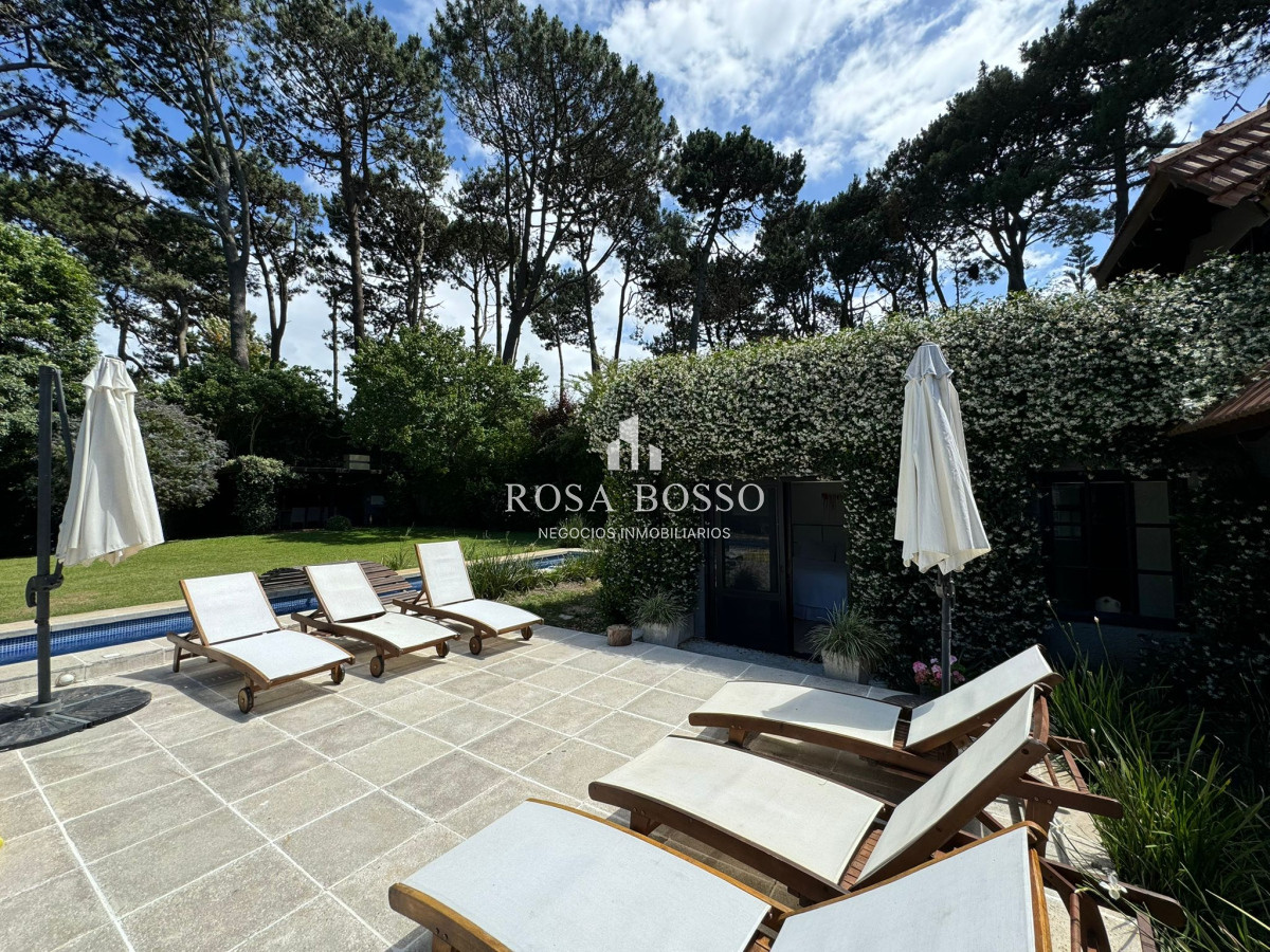 Apartamento ID.9133 - Casa Venta 5 dormitorios en Barrio Lugano, Punta del Este