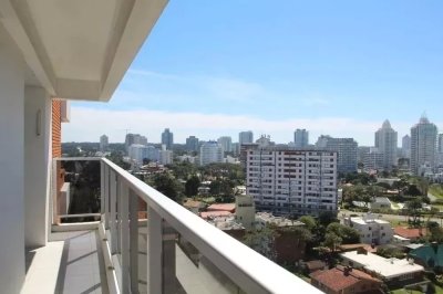 Apartamento de un dormitorio y medio en Venta en Punta del Este