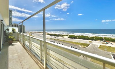Venta Excelente Apartamento Primera línea Playa Brava