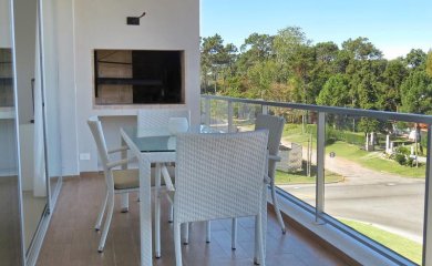 Moderno Apartamento Playa Mansa - 1 dorm. Parrillero Propio - Punta del Este