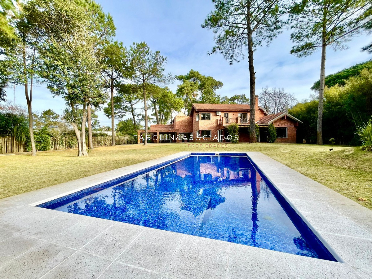 Espectacular casa en venta en zona de colegios, Punta del Este.