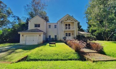 Casa en venta de 3 dormitorios en barrio privado, Laguna Blanca