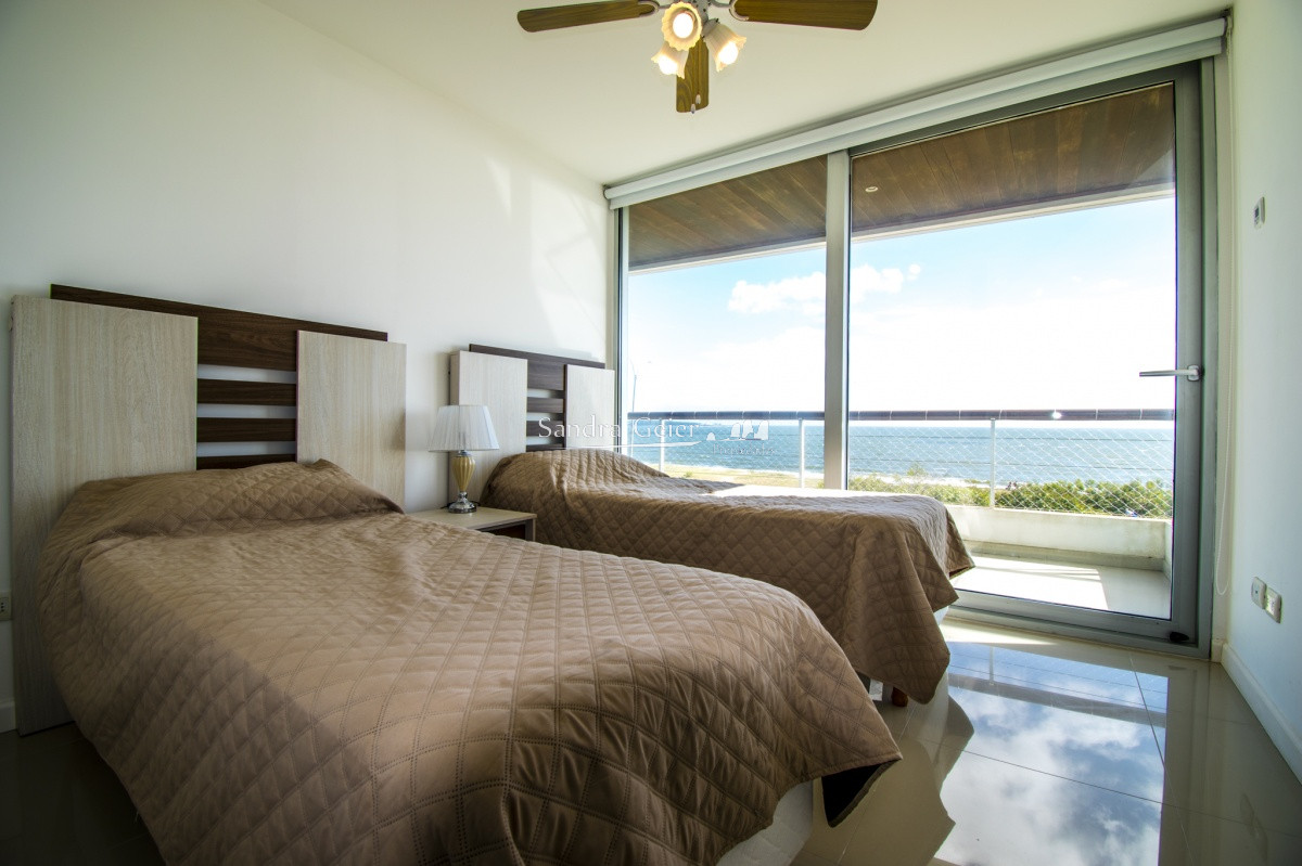 Apartamento ID.2291 - Apartamento Primera Fila Playa Mansa + Venta